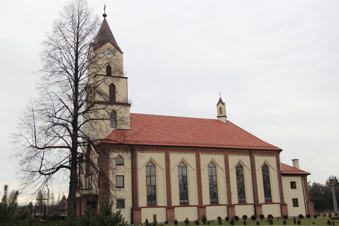 Odbudowany kościół w Jaśkowicach