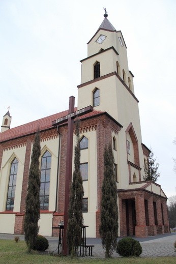 Odbudowany kościół w Jaśkowicach