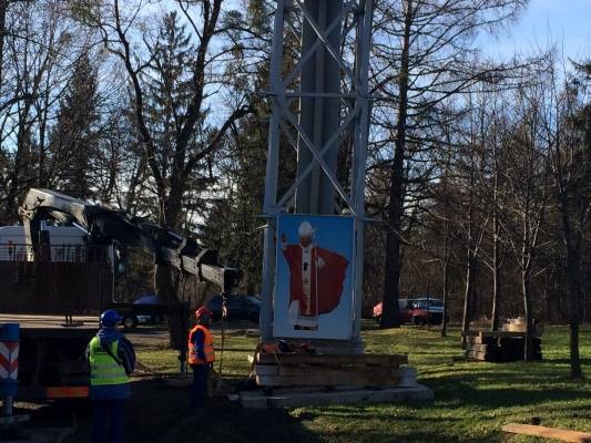 Papieski krzyż zniknął z Kaplicówki