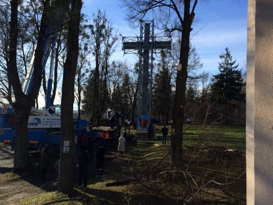 Papieski krzyż zniknął z Kaplicówki