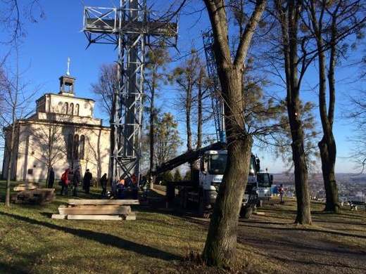 Papieski krzyż zniknął z Kaplicówki