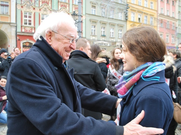 Zatańczyli poloneza dla Aleksandra Fredry