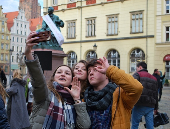 Zatańczyli poloneza dla Aleksandra Fredry