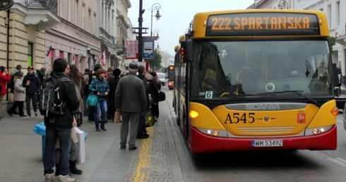 W poniedziałek na ulice Warszawy wyjedzie mniej autobusów i tramwajów