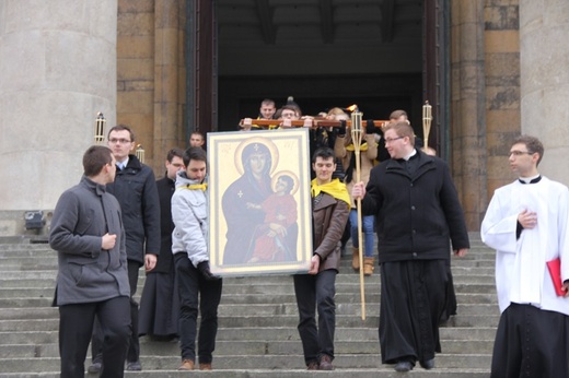 Symbole ŚDM w archikatedrze i seminarium