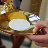 Ks. Lemański nie może sprawować Mszy św. ani udzielać sakramentów
