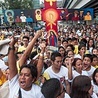 Wszędzie na Filipinach papieża witały ogromne tłumy.