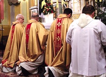 Paulini z oporowskiego klasztoru odnawiają śluby zakonne