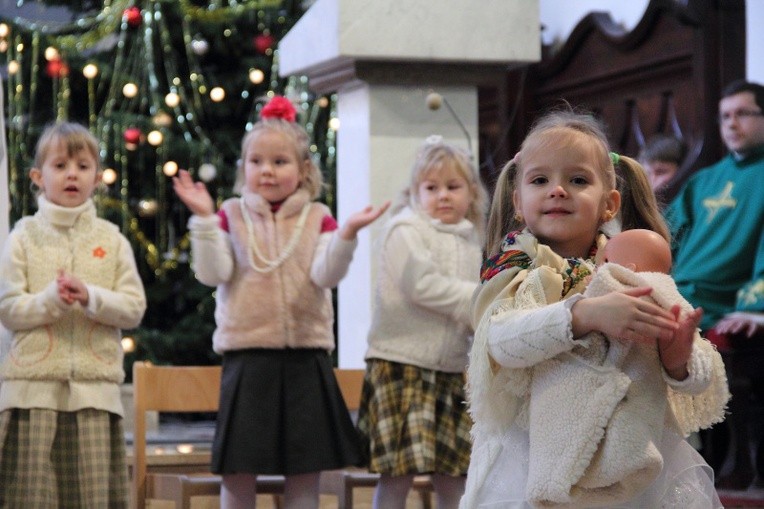 Przedstawienie przedszkolaków w Domaniewicach