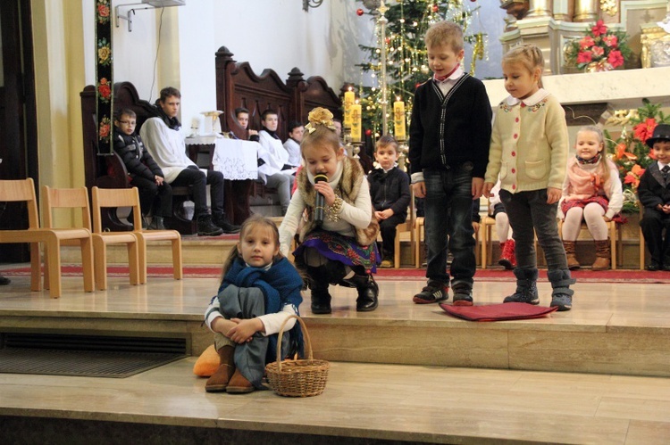 Przedstawienie przedszkolaków w Domaniewicach