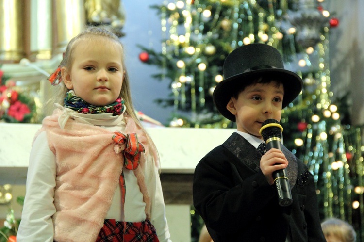 Przedstawienie przedszkolaków w Domaniewicach