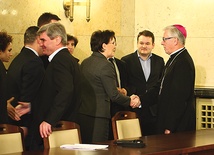  17 stycznia 2015 r., abp Wiktor Skworc podczas podpisania porozumienia rządu ze związkami zawodowymi