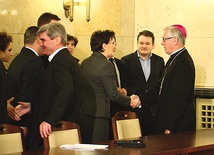  17 stycznia 2015 r., abp Wiktor Skworc podczas podpisania porozumienia rządu ze związkami zawodowymi
