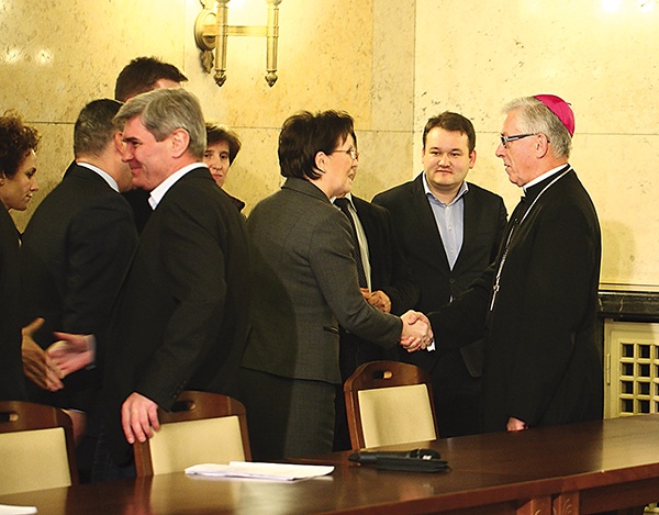  17 stycznia 2015 r., abp Wiktor Skworc podczas podpisania porozumienia rządu ze związkami zawodowymi