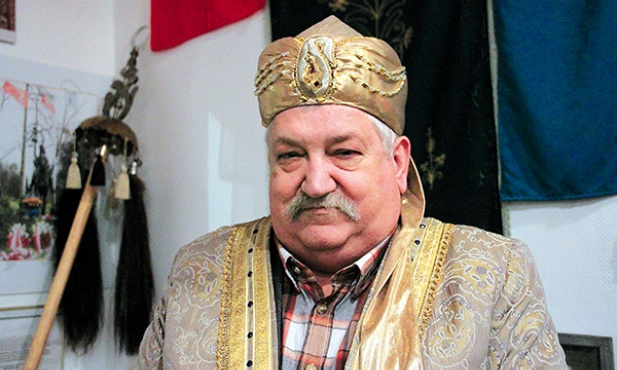  Ród Jerzego Szahuniewicza dysponuje dokumentami na potwierdzenie pochodzenia  od samego Czyngis-chana  