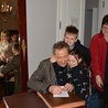 Po koncercie Jacek Borkowski z przyjemnością rozdawał autografy