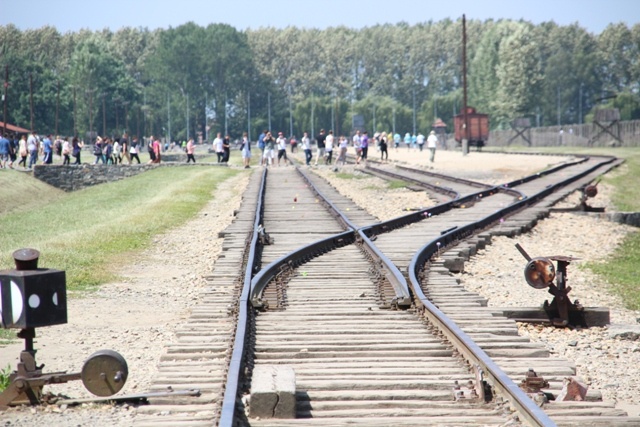 Byli więźniowie Auschwitz przed 70. rocznicą wyzwolenia obozu