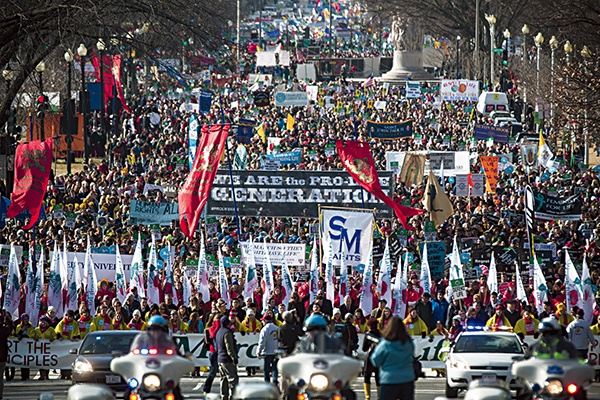  22.01.2015. Waszyngton. USA. Setki tysięcy obrońców praw człowieka zgromadziły się na 42. Marszu dla Życia w rocznicę legalizacji aborcji w Stanach. „Jesteśmy pokoleniem pro life” – głosi największy transparent. 