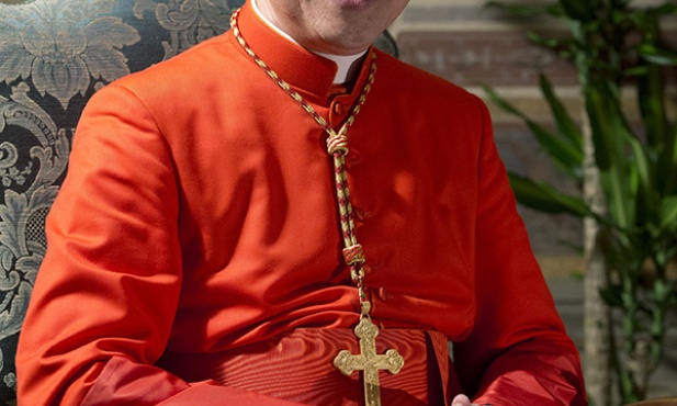 Kard. Luis Antonio Tagle ur. w 1957 roku w Manili. Doktor teologii, specjalizujący się w teologii dogmatycznej, którą studiował na Filipinach i w Stanach Zjednoczonych. W wieku 44 lat został biskupem, a 10 lat później metropolitą Manili i następnie kardynałem. W jednej z filipińskich telewizji prowadzi własny program, w którym rozważa słowo Boże.