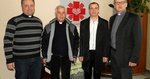 O trudnej sytuacji na Ukrainie rozmawiali (od lewej) ks. Robert Kowalski, ks. prał. Jurij Nagorny, Aleksander Mordyński i ks. Grzegorz Wójcik