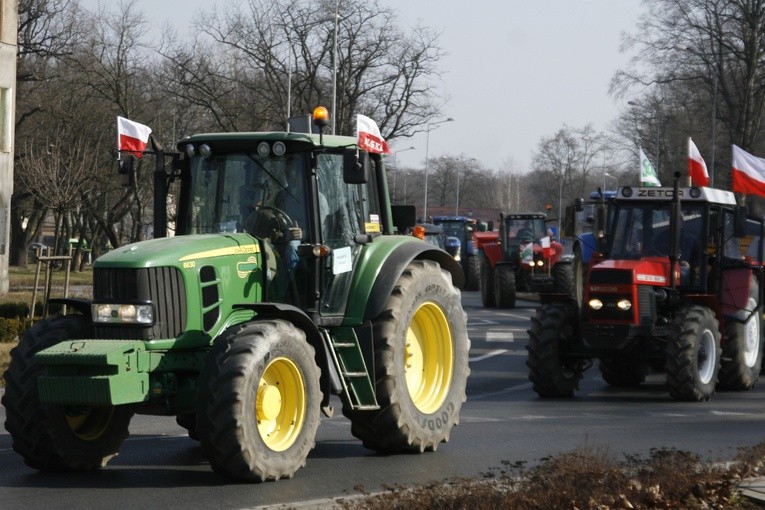 Ciągniki nie wyjadą na drogi