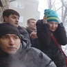  30.01.2015. Donieck. Ukraina. Ludzie szukają schronienia podczas walk między wojskami ukraińskimi a prorosyjskimi separatystami. 