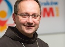 Bp Damian Muskus Urodzony 6 września 1967 r. w Nowej Sarzynie, franciszkanin, doktor teologii, od 2011 r. biskup pomocniczy w archidiecezji krakowskiej. Kieruje krakowskim komitetem organizacyjnym Światowych Dni Młodzieży, które odbędą się od 26 do 31 lipca 2016 roku w Krakowie.