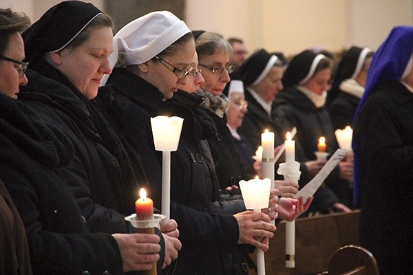 W archidiecezji katowickiej posługuje ponad tysiąc osób życia konsekrowanego