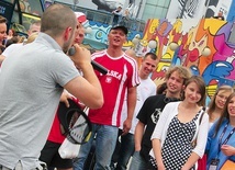   Dobromir „Mak” Makowski, nawrócony raper,  to jeden z wielu świeckich ewangelizatorów,  który swoim  świadectwem posługuje  w Kościele 