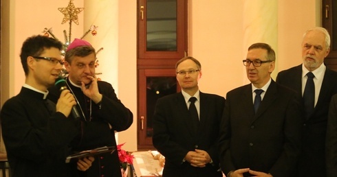 Bp Roman Pindel i ks. dr Marek Studenski podczas spotkania z parlamentarzystami i samorządowcami
