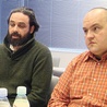  Aleksander Schwarz z komisji rabinicznej ds. cmentarzy (z lewej) i Marcin Żebrowski – radny PiS, w czasie spotkania w Ciechanowie
