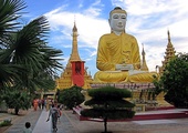 Shwezigon Paya w Birmie (Myanmar)