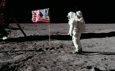 Tajemnica Neila Armstronga