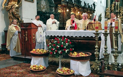 Poświęcone owoce można było zabrać do domu