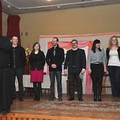  Ks. Piotr Barczyk i grupa teatralna z Szalowej