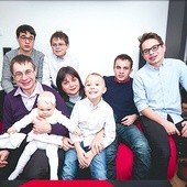 Rodzina Beaty i Bogusława Wydrów dzięki lokalnej karcie Rodzina Trzy plus korzysta z wielu ulg 