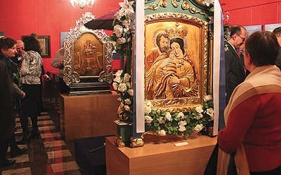  Na wystawie prezentowany jest m.in. sprzęt liturgiczny