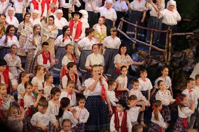 Zespół Teatralny Parafii św. Elżbiety na scenie