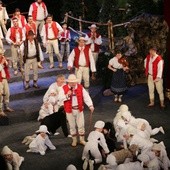 Zespół Teatralny Parafii św. Elżbiety na scenie