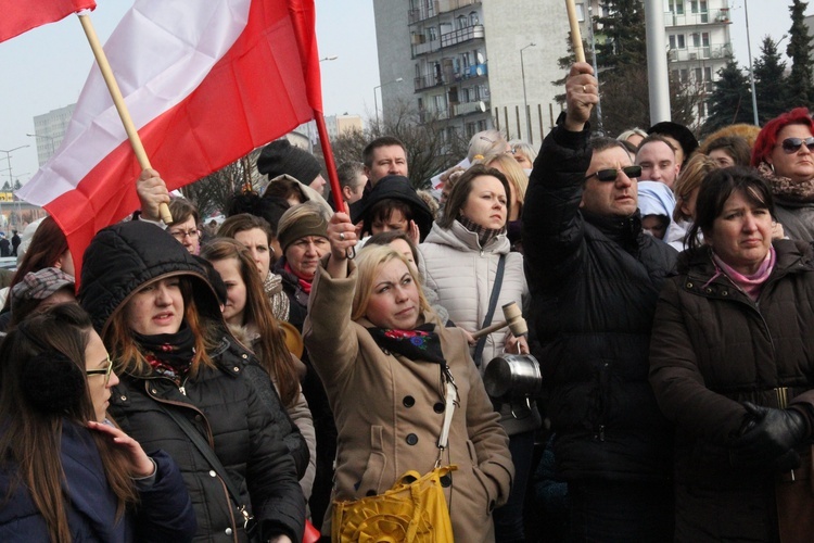 Protest kobiet przed siedzibą JSW