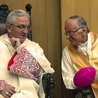 Abp Migliore (po lewej) i abp Zimowski tuż po zakończeniu Eucharystii