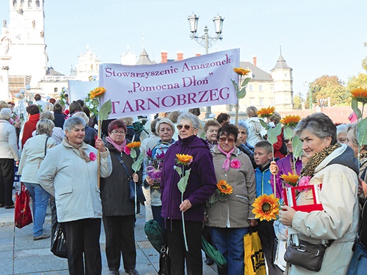  Każdego roku członkinie tarnobrzeskiego klubu uczestniczą w pielgrzymce amazonek na Jasną Górę
