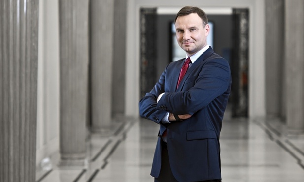 Słabnie prezydent, rośnie kandydat PiS