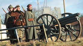  Spotkanie zorganizowały  m.in. Gminny Ośrodek Kultury  w Kargowej i Towarzystwo Miłośników Militariów „West”  z Wolsztyna