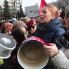  Protest żon górników pod siedzibą JSW