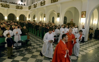 Poświęcenie stacji drogi krzyżowej odbyło się podczas Mszy św.