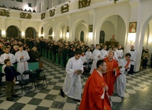 Poświęcenie stacji drogi krzyżowej odbyło się podczas Mszy św.