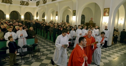 Poświęcenie stacji drogi krzyżowej odbyło się podczas Mszy św.