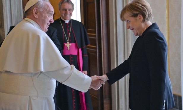 Franciszek przyjął na audiencji Merkel