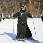 Ks. Henryk Urbaś, salezjanin, na co dzień katechizuje, a w wolnych chwilach uczy narciarstwa młodych ze Świętochłowic